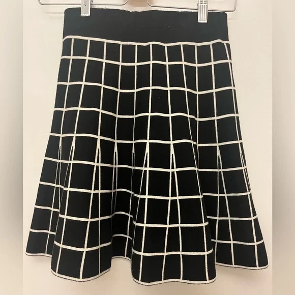 Reversible black and white grid a-line flare skirt size S - Anthropologie - Picture 2 of 5
